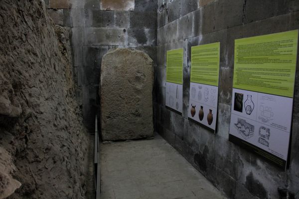 Հնավայր «Երևան մոլում». ի՞նչ է թաքնված երեքհազարամյա ուրարտական դամբարանի որմնախորշերում - Sputnik Արմենիա