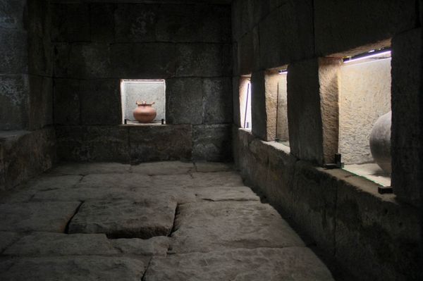Հնավայր «Երևան մոլում». ի՞նչ է թաքնված երեքհազարամյա ուրարտական դամբարանի որմնախորշերում - Sputnik Արմենիա