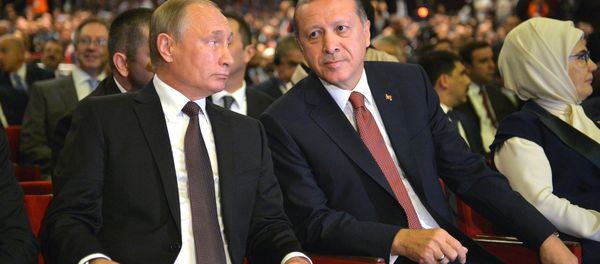 Президенты РФ Владимир Путин и Турции Реджеп Эрдоган перед началом специальной сессии 23-го Мирового энергетического конгресса. - Sputnik Армения