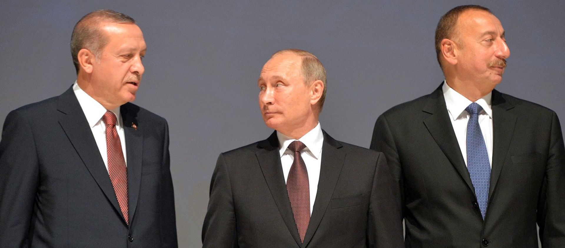 Президенты РФ Владимир Путин, Турции Реджеп Эрдоган и Азербайджана Ильхам Алиев перед началом специальной сессии 23-го Мирового энергетического конгресса. Президенты РФ Владимир Путин, Турции Реджеп Эрдоган и Азербайджана Ильхам Алиев перед началом специальной сессии 23-го Мирового энергетического конгресса. - Sputnik Армения, 1920, 03.03.2021