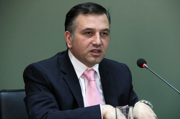 Пусть это будет их главным промахом: новички о сложностях работы в парламенте Армении Пусть это будет их главным промахом: новички о сложностях работы в парламенте Армении - Sputnik Армения
