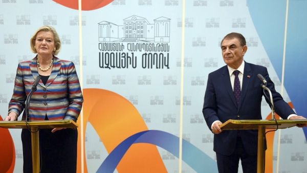 Встреча Спикера парламента РА Ара Баблояна и спикера сената Нидерланд Анке Броекерс-Кнол Встреча Спикера парламента РА Ара Баблояна и спикера сената Нидерланд Анке Броекерс-Кнол - Sputnik Армения