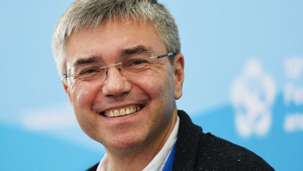 XIX Всемирный фестиваль молодежи и студентов. Заместитель Секретаря генерального совета партии Единая Россия, член комитета Государственной Думы РФ по информационной политике, информационным технологиям и связи Евгений Ревенкопрограмма - Sputnik Армения