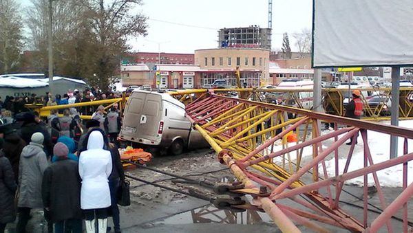 Падение башенного крана в Омске - Sputnik Армения