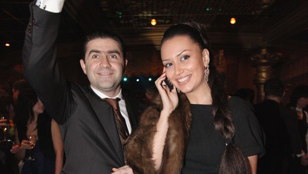 Генеральный продюсер Comedy Club Артур Джанибекян с супругой - Sputnik Армения
