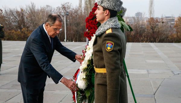 МИД РФ Сергей Лавров прибыл в Ереван. Первая остановка: Цицернакаберд МИД РФ Сергей Лавров прибыл в Ереван. Первая остановка: Цицернакаберд - Sputnik Армения