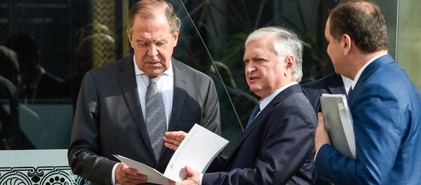 Открытие выставки 25 лет. Дружба проверенная веками. МИД РА Эдвард Налбандян, МИД РФ Сергей Лавров Открытие выставки 25 лет. Дружба проверенная веками. МИД РА Эдвард Налбандян, МИД РФ Сергей Лавров - Sputnik Армения