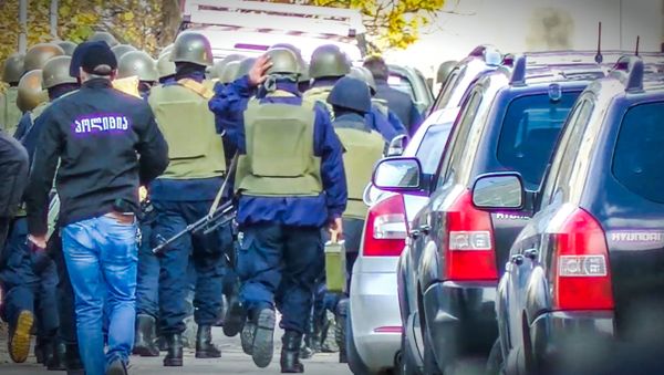 Спецназ в Тбилиси готовится к штурму здания, где укрылись террористы - Sputnik Армения