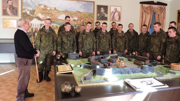 Экскурсия для вновь прибывших в Армению российских военнослужащих Экскурсия для вновь прибывших в Армению российских военнослужащих - Sputnik Армения