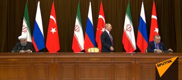 Путин уронил стул, на котором сидел Реджеп Тайип Эрдоган Путин уронил стул, на котором сидел Реджеп Тайип Эрдоган - Sputnik Արմենիա