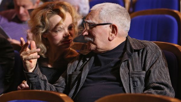 Армен Джигарханян и Виталина Цымбалюк-Романовская - Sputnik Армения