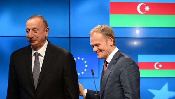 Встреча Д. Туска и И. Алиева в рамках заседания МИД ЕС в Брюсселе - Sputnik Армения