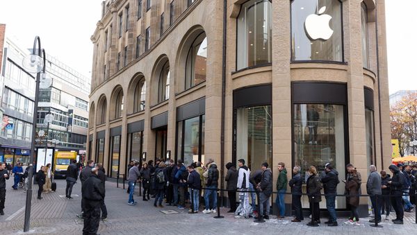 Очередь за новым iPhone X в первый день продаж - Sputnik Армения