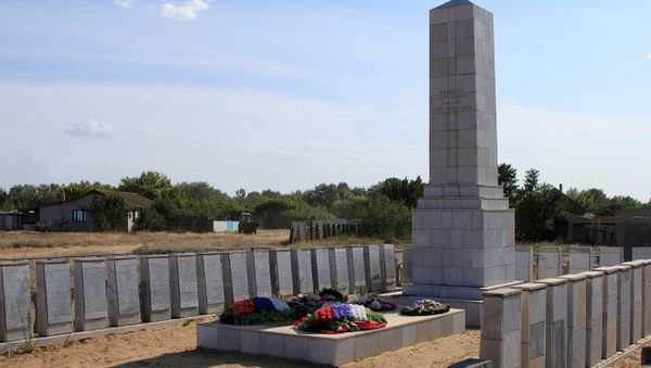 Воинскoe захороненe. Хутор Песковатка, Городищенский район, Волгоградская область, РФ - Sputnik Армения