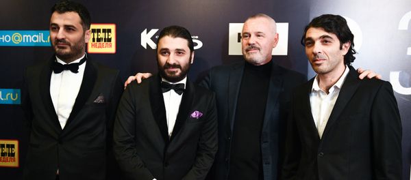 Продюсер Гевонд Андреасян, режиссер Сарик Андреасян и продюсер Владимир Поляков - Sputnik Армения