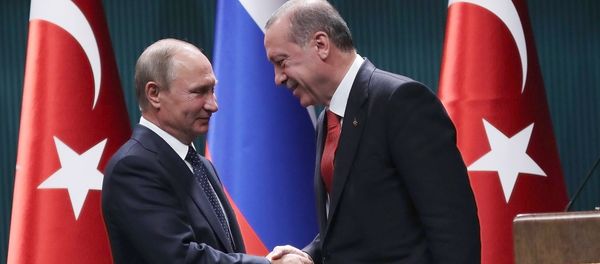 Рукопожатие президентов России В.Путина и Турции Р.Эрдогана после совместной пресс-конференции /28 сентября 2017/. Анкара, Турция. - Sputnik Արմենիա