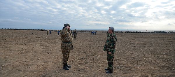 Президент Серж Саргсян посетил военные учения в Арцахе - Sputnik Արմենիա
