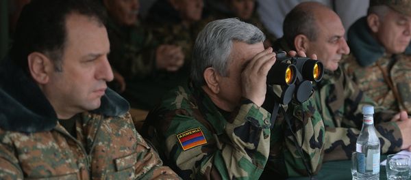 Президент Серж Саргсян посетил военные учения в Арцахе - Sputnik Армения