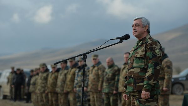 Президент Серж Саргсян посетил военные учения в Арцахе Президент Серж Саргсян посетил военные учения в Арцахе - Sputnik Армения