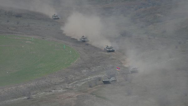 Президент Серж Саргсян посетил военные учения в Арцахе - Sputnik Армения