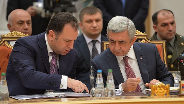 Президент Серж Саргсян, минист обороны Виген Саргсян на сессии ОДКБ /30 ноября 2017/. Минск, Беларусь - Sputnik Армения