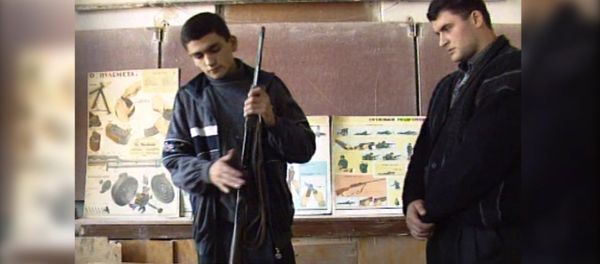 В бомбоубежищах карабахских школ стояли парты В бомбоубежищах карабахских школ стояли парты - Sputnik Армения