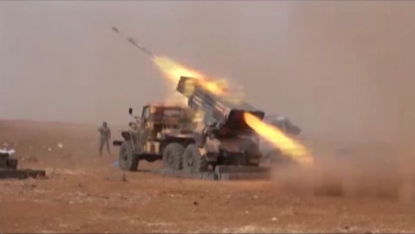 СПУТНИК_Сирийские солдаты обстреляли скрывавшихся в горах Алеппо боевиков ИГ - Sputnik Армения