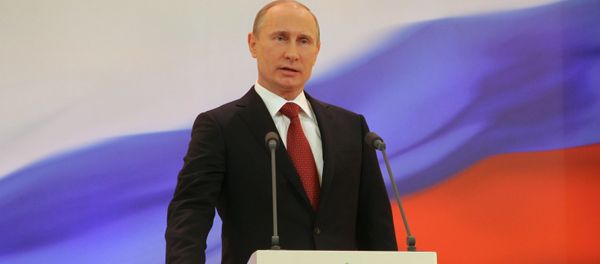 Избранный президент РФ Владимир Путин произносит текст присяги во время церемонии инаугурации, 2012 год - Sputnik Արմենիա