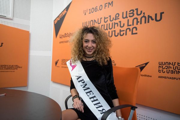 Участницa конкурса Топ-модель СНГ-2017 Србуи Аванесян - Sputnik Արմենիա