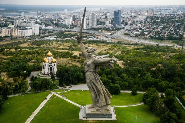 Родина-мать зовет! - центр памятника-ансамбля Героям Сталинградской битвы - Sputnik Армения