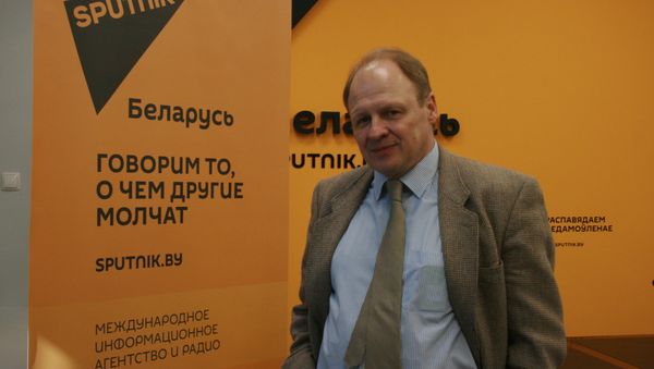 Российский журналист, один из первых ведущих программы Вести Александр Гурнов - Sputnik Армения