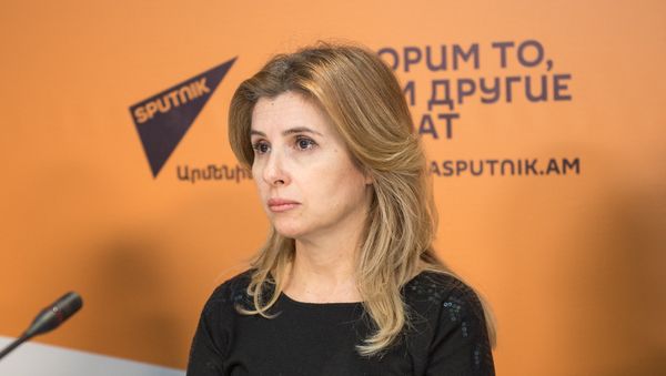 Марина Восканян на пресс-конференции Не умереть молодым Марина Восканян на пресс-конференции Не умереть молодым - Sputnik Армения
