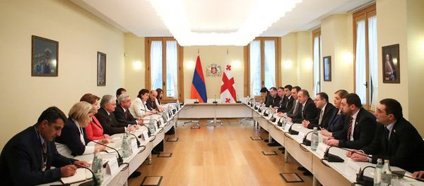 Встреча армянской и грузинской делегаций в расширенном составе в президентском дворце в Тбилиси - Sputnik Армения