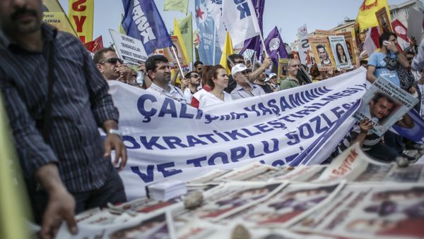 Столкновения протестующих и полиции в Турции - Sputnik Армения