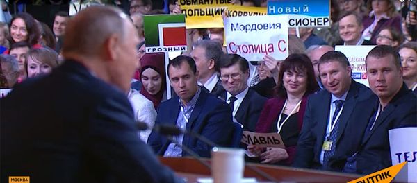 Владимир Путин рассказал анекдот про кортик и часы Владимир Путин рассказал анекдот про кортик и часы - Sputnik Армения