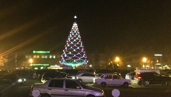В Гюмри зажгли огни главной елки города - Sputnik Արմենիա