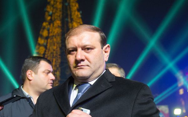 Зажжение огней главной елки страны на Площади Республики - Sputnik Армения