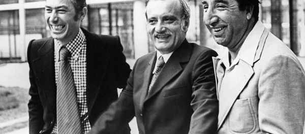 Вахтанг Кикабидзе, Георгий Данелия и Фрунзик Мкртчян на Х Московском международном кинофестивале Вахтанг Кикабидзе, Георгий Данелия и Фрунзик Мкртчян на Х Московском международном кинофестивале - Sputnik Армения