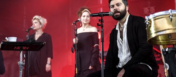 Певец Алексей Чумаков на XIV Международном фестивале Усадьба Jazz в музее-усадьбе Архангельское. Певец Алексей Чумаков на XIV Международном фестивале Усадьба Jazz в музее-усадьбе Архангельское. - Sputnik Армения
