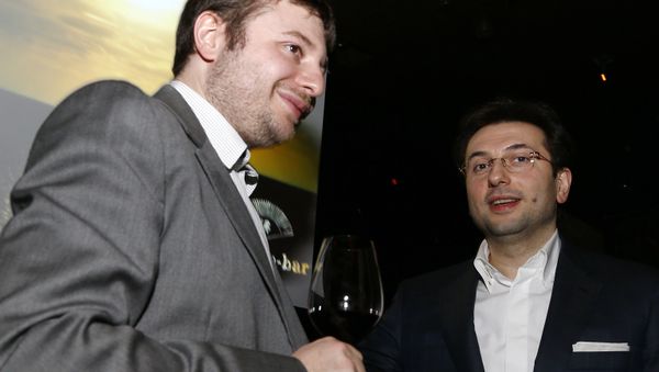 Д.Хотимский презентовал книгу Наживемся на кризисе капитализма - Sputnik Армения