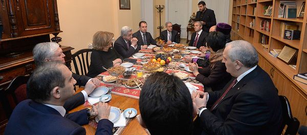 Президент Серж Саргсян посетил Научно-культурный центр Дом Ованнеса Туманяна - Sputnik Արմենիա