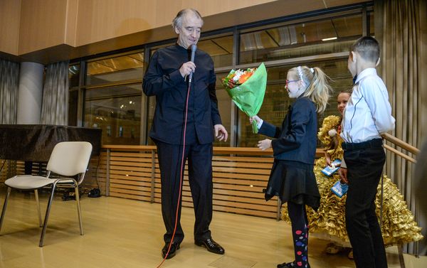 Валерий Гергиев встретился с участниками проекта Ты супер! Танцы Валерий Гергиев встретился с участниками проекта Ты супер! Танцы - Sputnik Армения