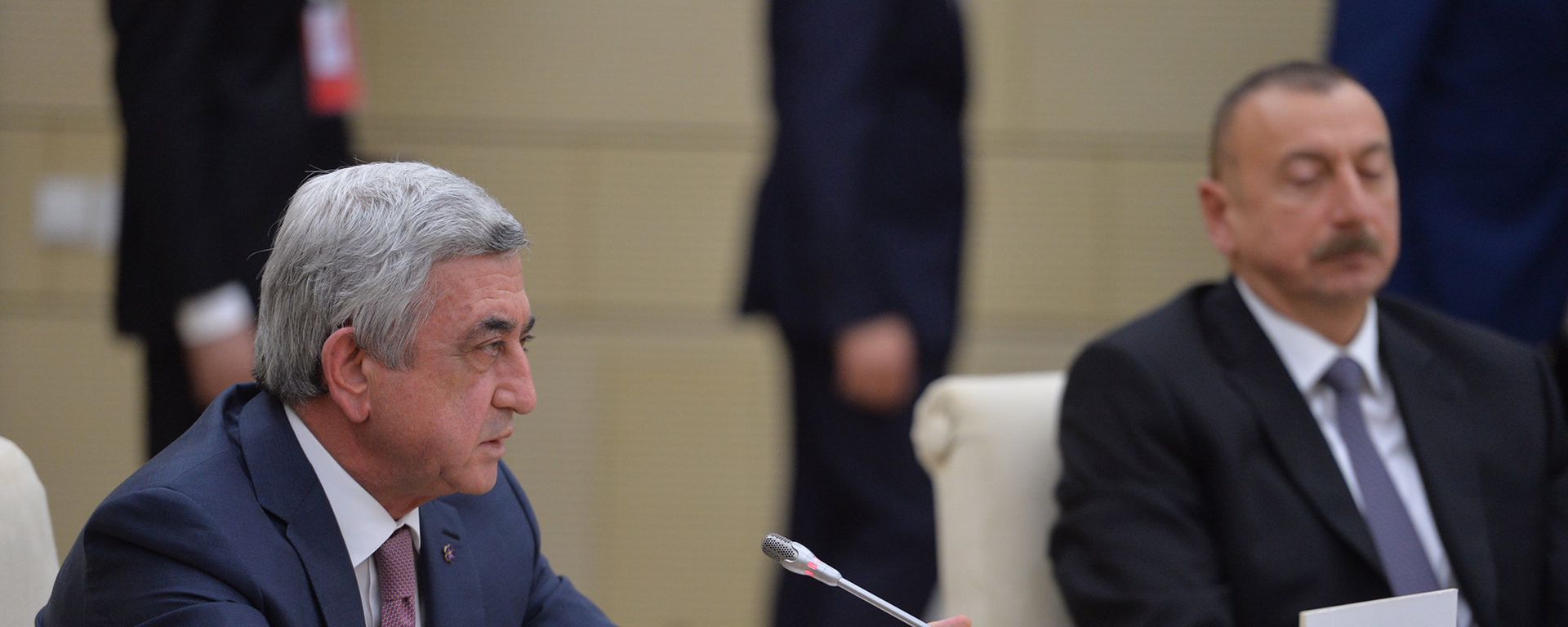 Президенты Серж Саргсян и Ильхам Алиев на неформальной встрече глав государств-участников СНГ (26 декабря 2017). Москва - Sputnik Արմենիա, 1920, 26.02.2021